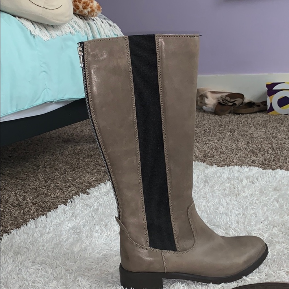 Boots - Picture 2 of 3